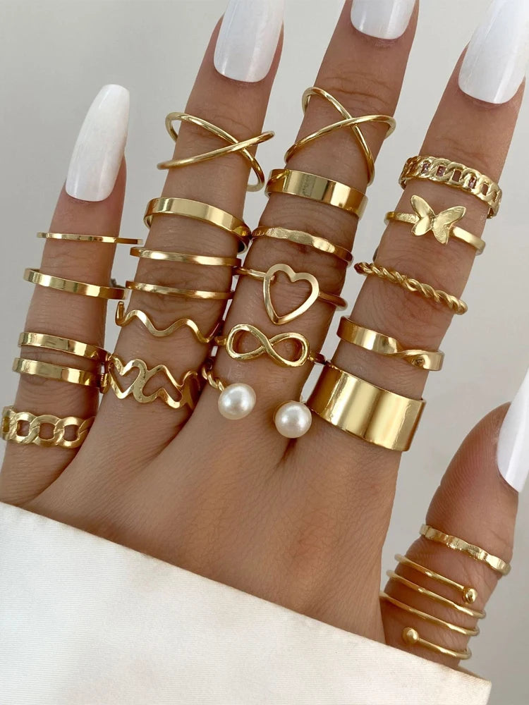 Kit 28 Anéis Dourados Vintage – Corações & Formas Geométricas Boho Chic