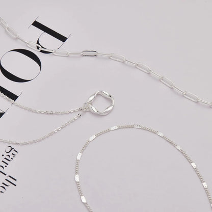 Colar Dourado Feminino 3 Camadas – Pingente Circular e Corrente Paperclip