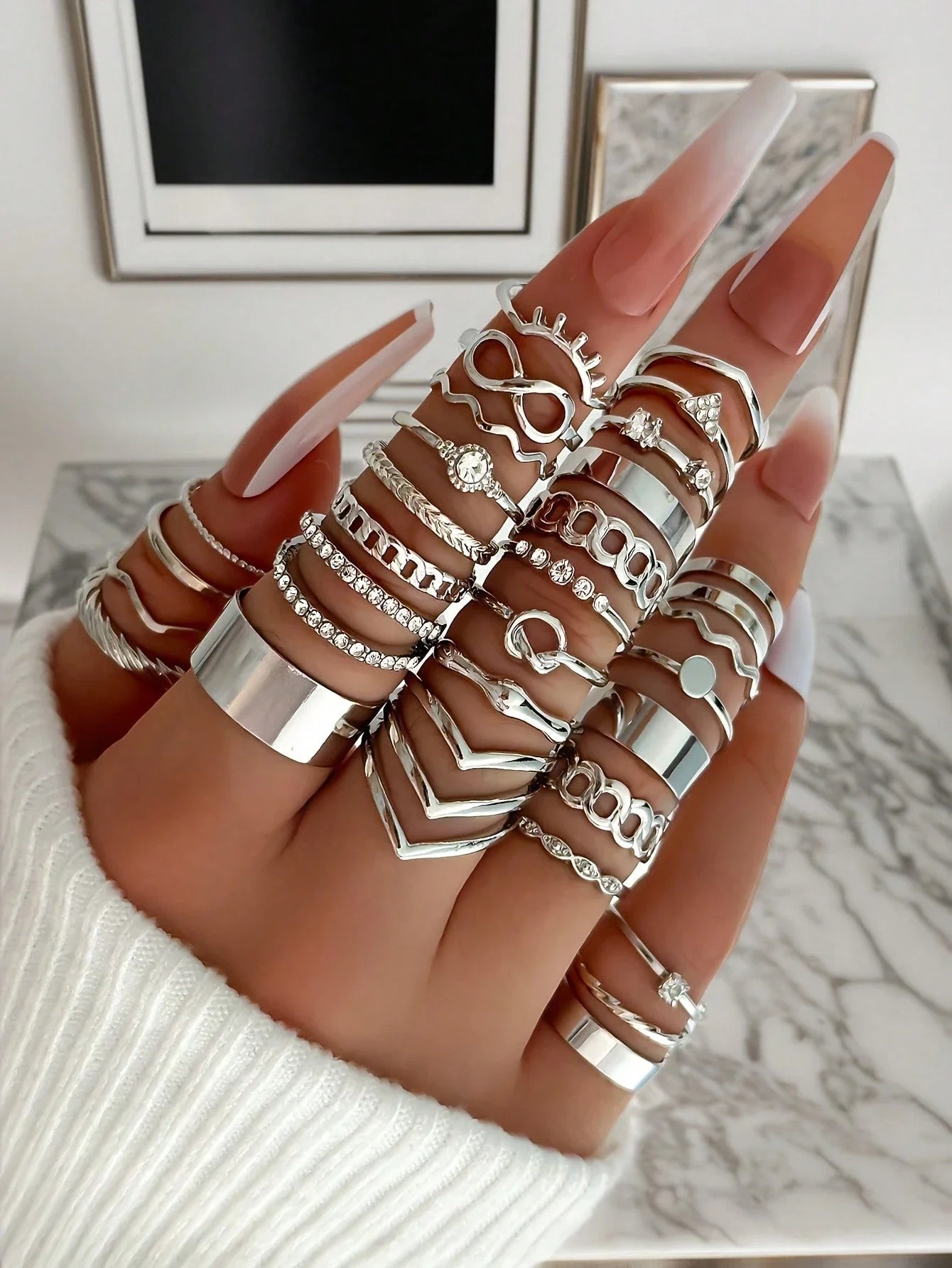 Kit 28 Anéis Dourados Vintage – Corações & Formas Geométricas Boho Chic