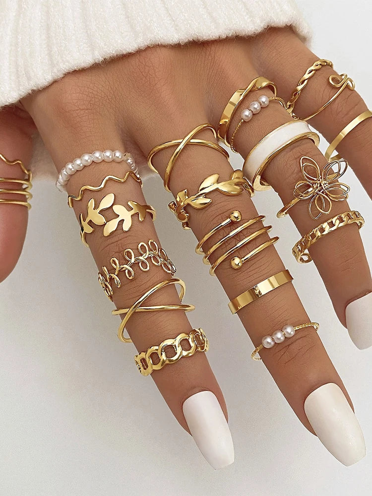 Kit 28 Anéis Dourados Vintage – Corações & Formas Geométricas Boho Chic